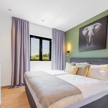 Apartment Barovic Mlini